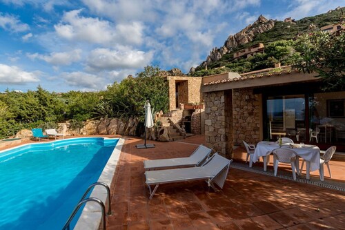 Porcospino: sea-view and shared pool