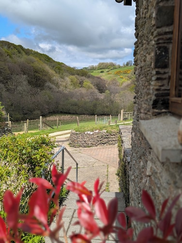 Rural retreat for 2 with private HOT TUB close to Exmoor and the Coast