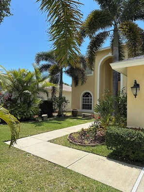 Property grounds - 5 Bedroom House on golf course with pool after big reconstruction! (Estero)