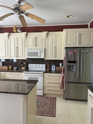 Fridge, microwave, oven, stovetop - 5 Bedroom House on golf course with pool after big reconstruction! (Estero)