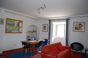Dining - House with garden and pool (Mosteiros)
