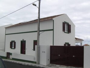 Exterior - House with garden and pool (Mosteiros)