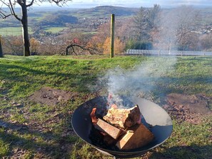 Property grounds - Beautifully converted stone barn with amazing views towards the black mountains  (Monmouth)