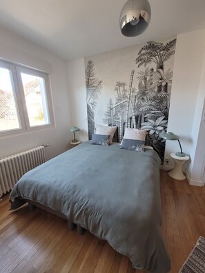 3 slaapkamers, een bureau, geluiddichte muren