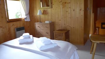 3 slaapkamers, een strijkplank/strijkijzer, gratis wifi, beddengoed