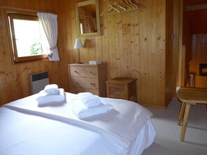 3 chambres, fer et planche à repasser, Wi-Fi gratuit, draps fournis