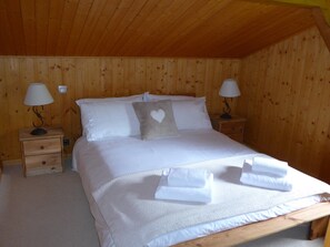 3 chambres, fer et planche à repasser, Wi-Fi gratuit, draps fournis