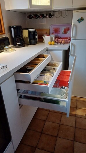 Fridge, microwave, oven, dishwasher - Chalet Bois de Neige - a family chalet for all seasons (Les Houches)