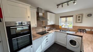 Refrigerador, microondas, horno, placa de cocina