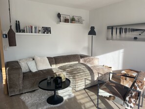 TV - Splendid Penthouse Knokke center for 4 people with 2 large terraces (Knokke-Heist)