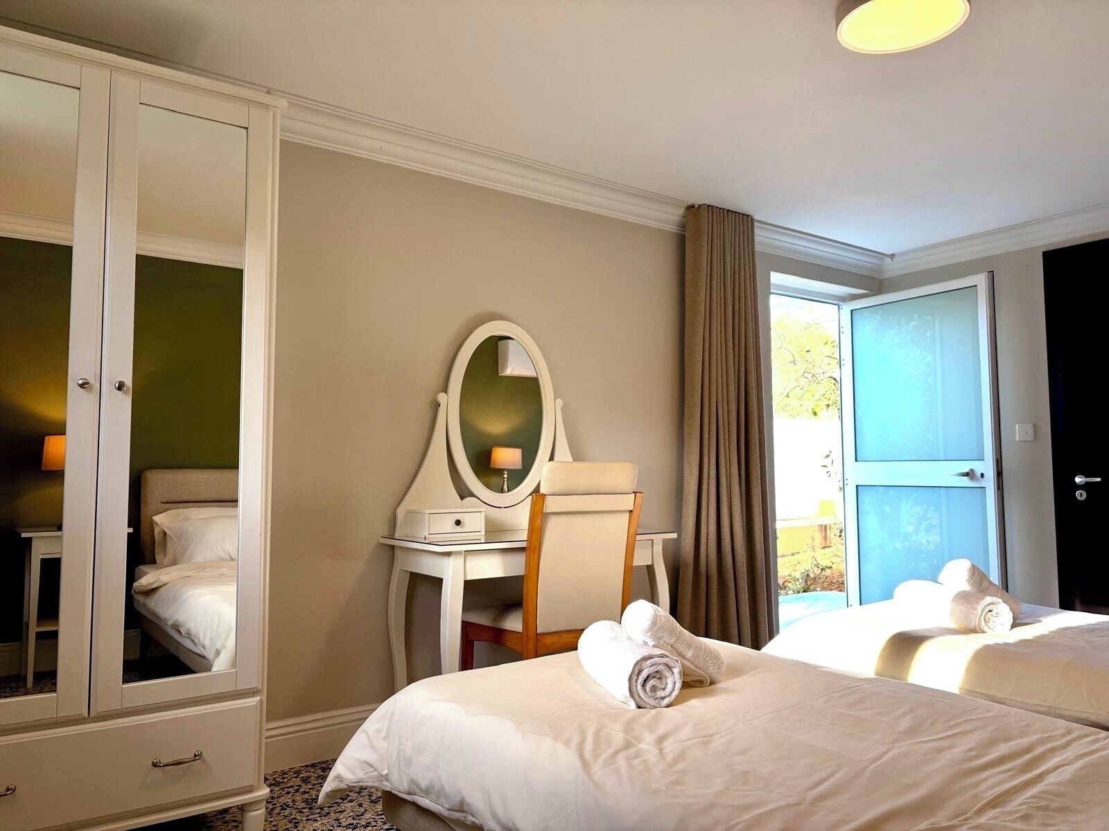 6 bedrooms, in-room safe, iron/ironing board, free WiFi