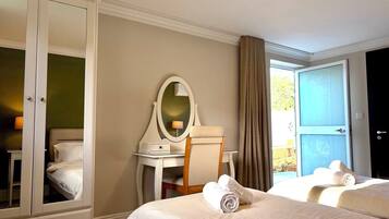 6 bedrooms, in-room safe, iron/ironing board, free WiFi