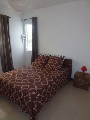 1 habitación, escritorio, tabla de planchar con plancha y wifi gratis