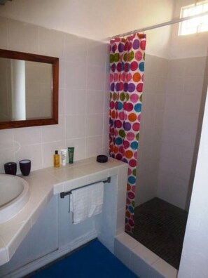 Dusche, Handtücher, Seife, Toilettenpapier