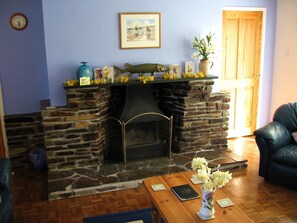 Smart TV, fireplace, DVD player, books - 4-bedroom bungalow set in a secluded location (Crantock)