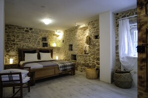 2 bedrooms, in-room safe, iron/ironing board, free WiFi