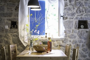 Dining - Old Stone House With Swimming Pool (Čista mala)