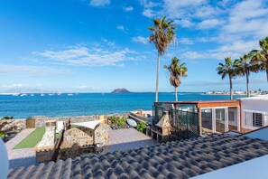 Terrace/patio - Private, independent villa on the front line, terrace and tranquility (Corralejo)