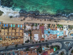 On the beach, beach towels - Private, independent villa on the front line, terrace and tranquility (Corralejo)