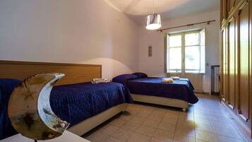 4 bedrooms, soundproofing, iron/ironing board, WiFi
