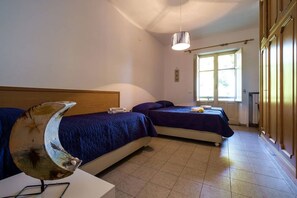 4 bedrooms, soundproofing, iron/ironing board, WiFi - Exclusive villa with private access to the sea (santa flavia)