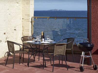 APARTMENT WITH STUNNING SEA VIEWS IN PITTENWEEM NEAR ST ANDREWS