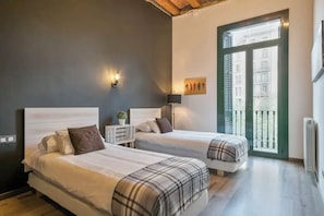 4 bedrooms, in-room safe, desk, iron/ironing board