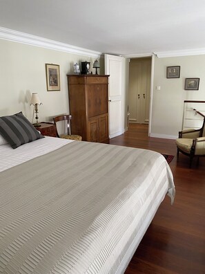 2 habitaciones, escritorio, tabla de planchar con plancha y wifi 