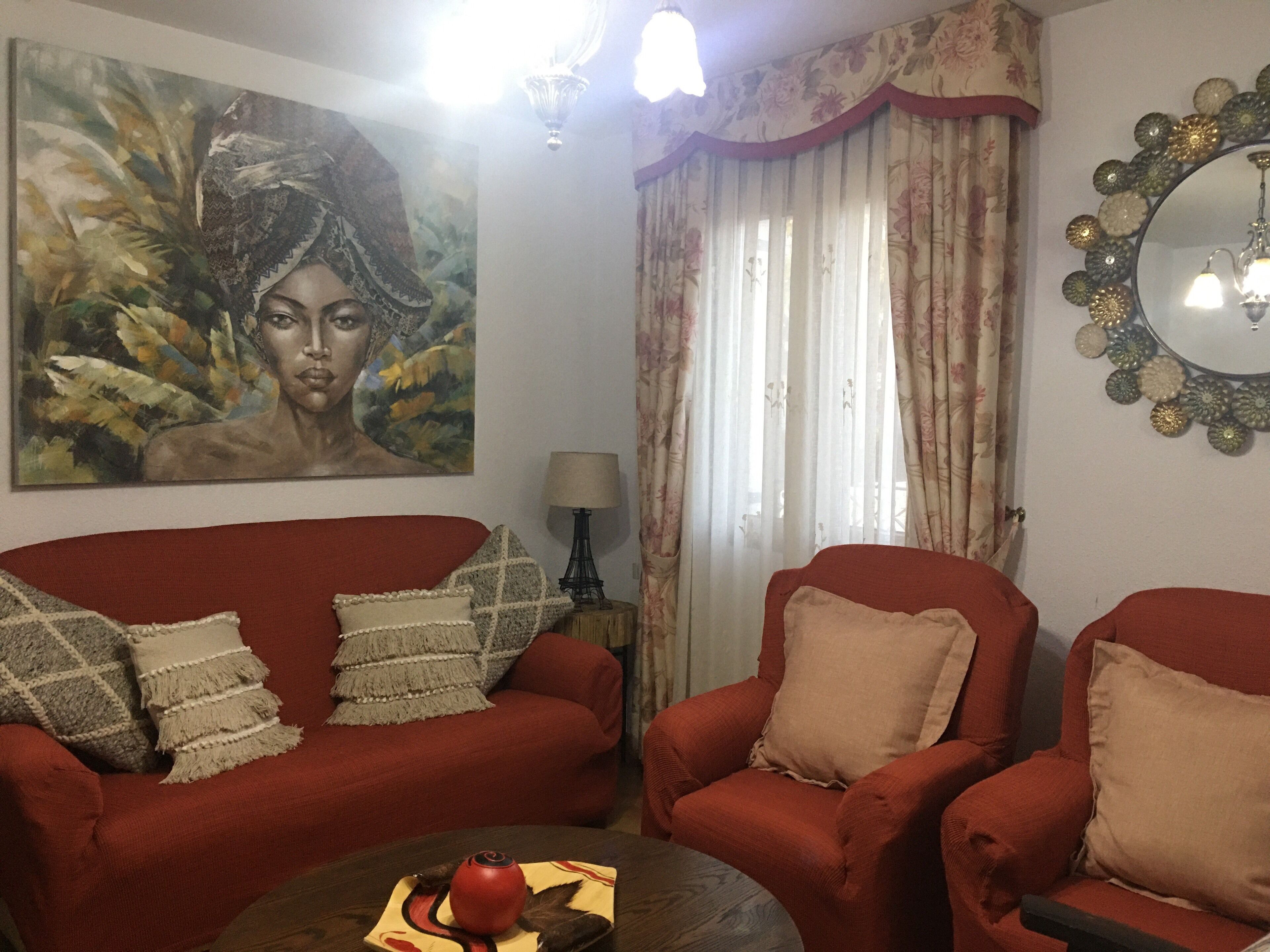 TV de tela plana, lareira