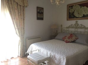 4 makuuhuonetta, silitysrauta/-lauta, Wi-Fi, vuodevaatteet