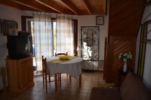 TV, DVD player, books, stereo - Chalet 2 minutes' walk from the beach of France's largest freshwater lake... (Hourtin)