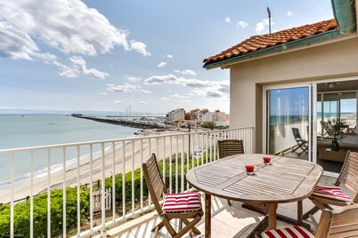 Large villa on front line beach with superb view , large enclosed garden    