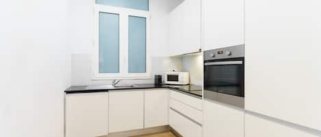 Kühlschrank, Mikrowelle, Ofen, Geschirrspüler