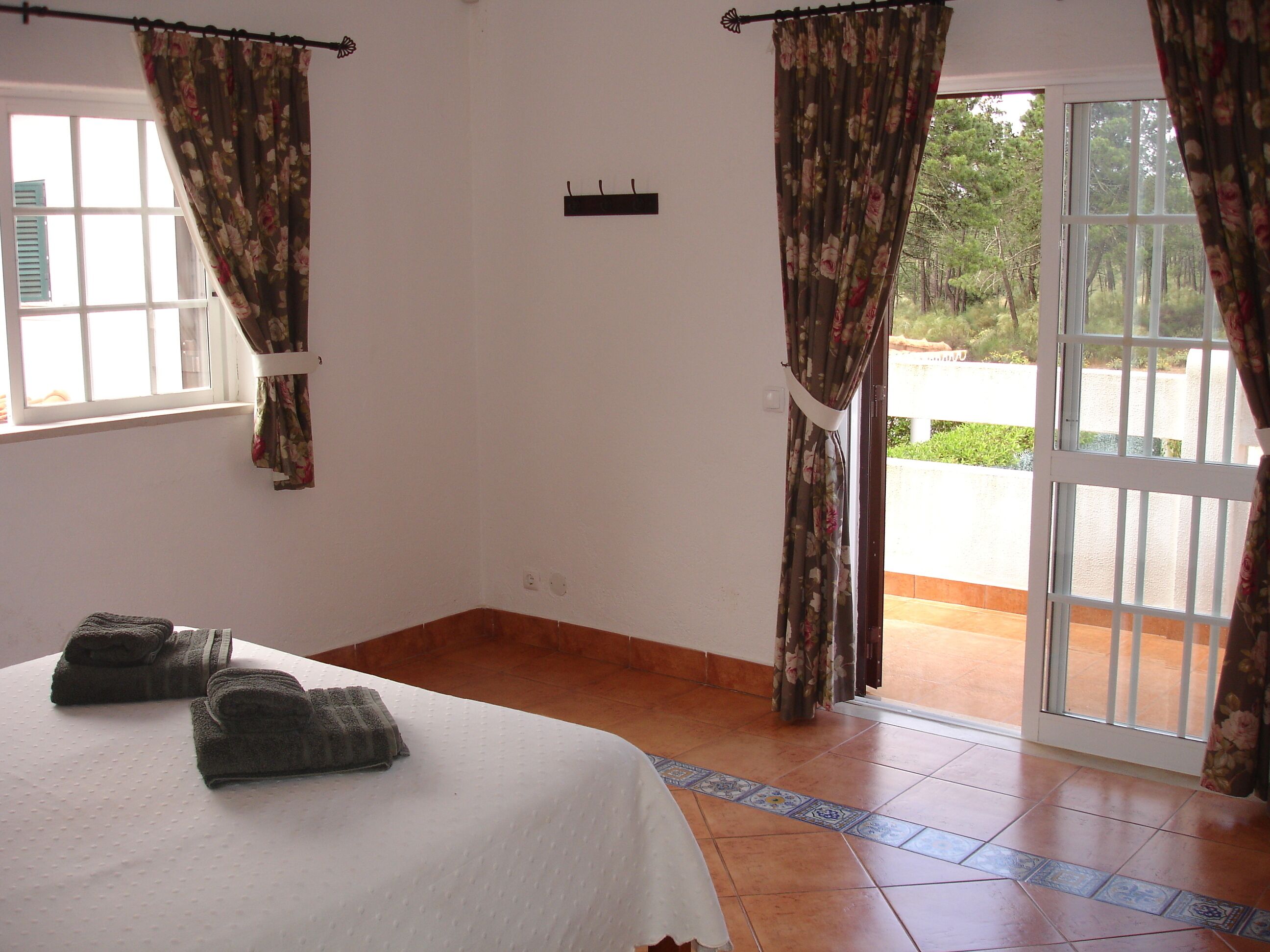 4 bedrooms, WiFi, bed sheets