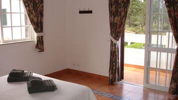 4 bedrooms, WiFi, bed sheets