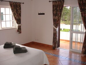 4 bedrooms, WiFi, bed sheets, wheelchair access