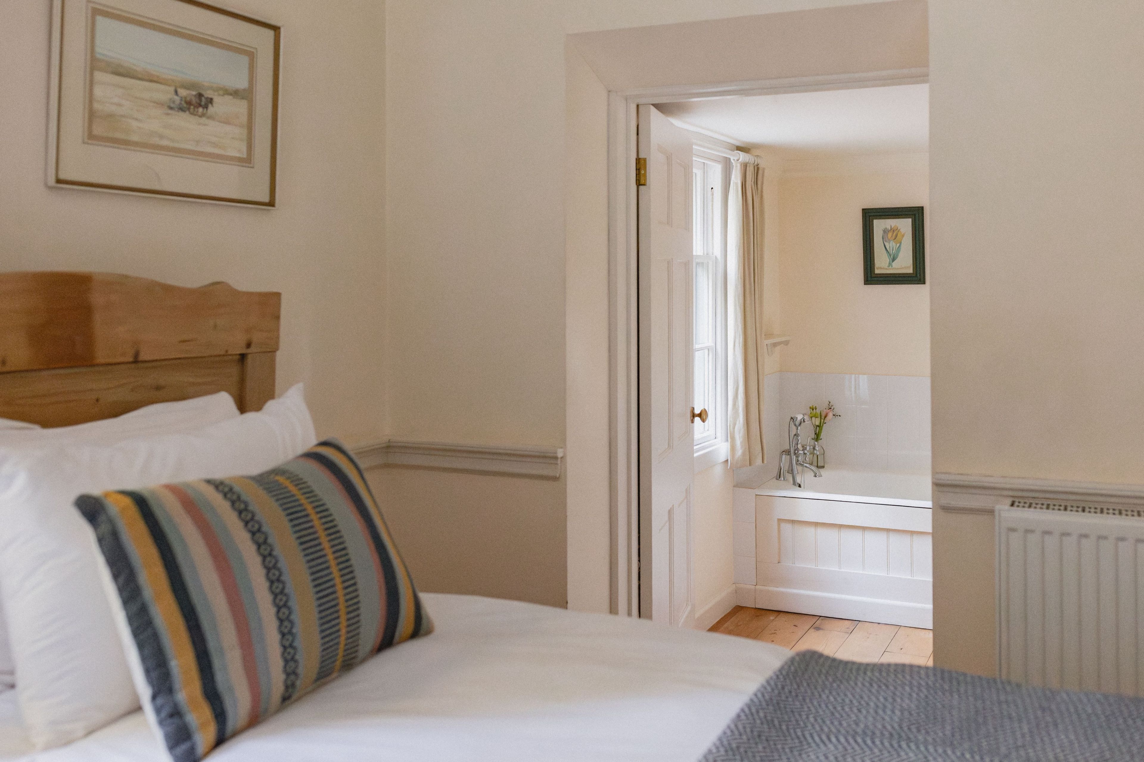 4 bedrooms, WiFi, bed sheets