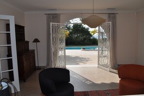 Interior - Quiet Villa in Private Domain, Seaview, Heated Pool, BBQ, Walk to the Beach (Roquebrune-Sur-Argens)