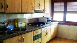 Refrigerador, microondas, horno, cafetera/tetera