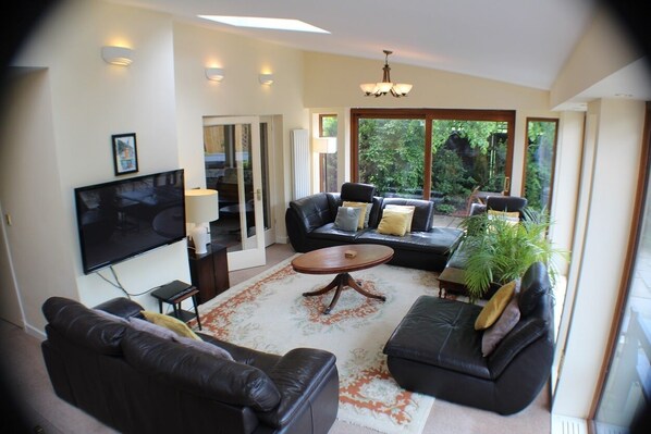 TV, fireplace, DVD player, stereo