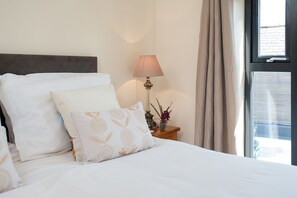 2 bedrooms, Egyptian cotton sheets, in-room safe, iron/ironing board