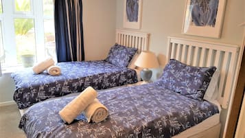 2 habitaciones, tabla de planchar con plancha, internet y ropa de cama