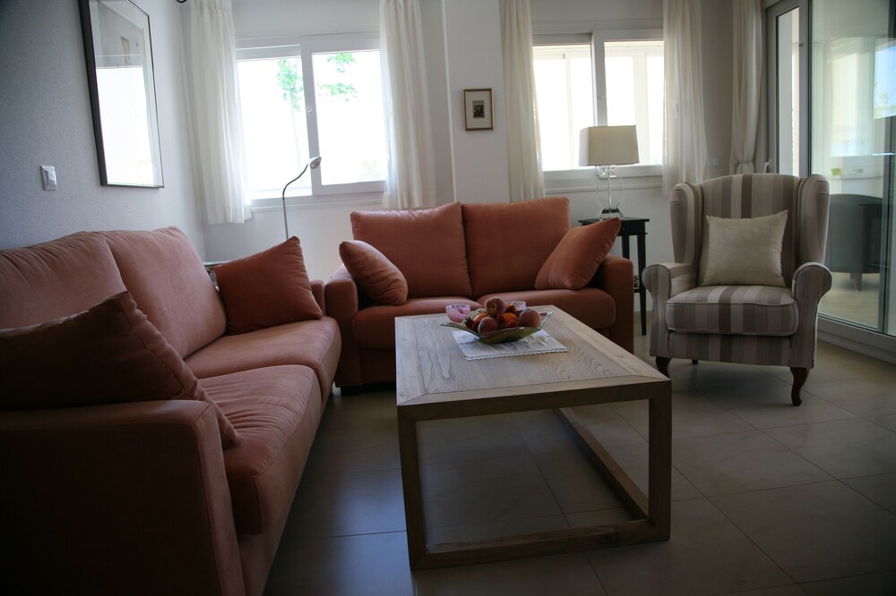 LUXURY 5* APARTMENT WITH SOUTH WEST FACING PANORAMIC VIEWS OF THE GOLF COURSE