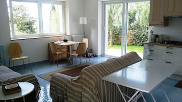 Fernseher, DVD-Player, Bücher