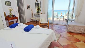 5 Schlafzimmer, Betten mit Memory-Foam-Matratzen, Schreibtisch