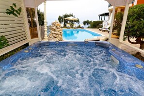 Piscina coperta, piscina all'aperto
