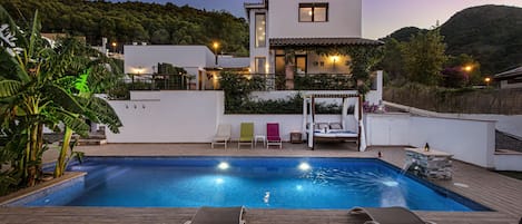 Outdoor pool, a heated pool