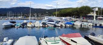 Apartment between city and lake, near shops