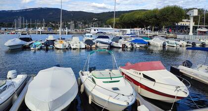 Appartement entre la ville et le lac, proximité commerces