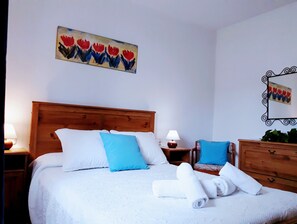 2 habitaciones, tabla de planchar con plancha, wifi y ropa de cama 